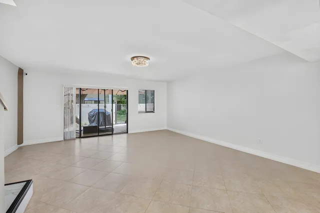 Unit 16 photo 10
