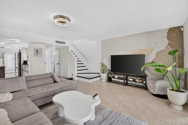 Unit 16 photo 15