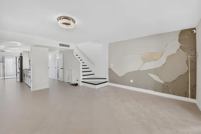 Unit 16 photo 16