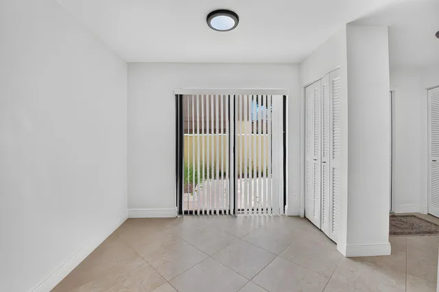 Unit 16 photo 23