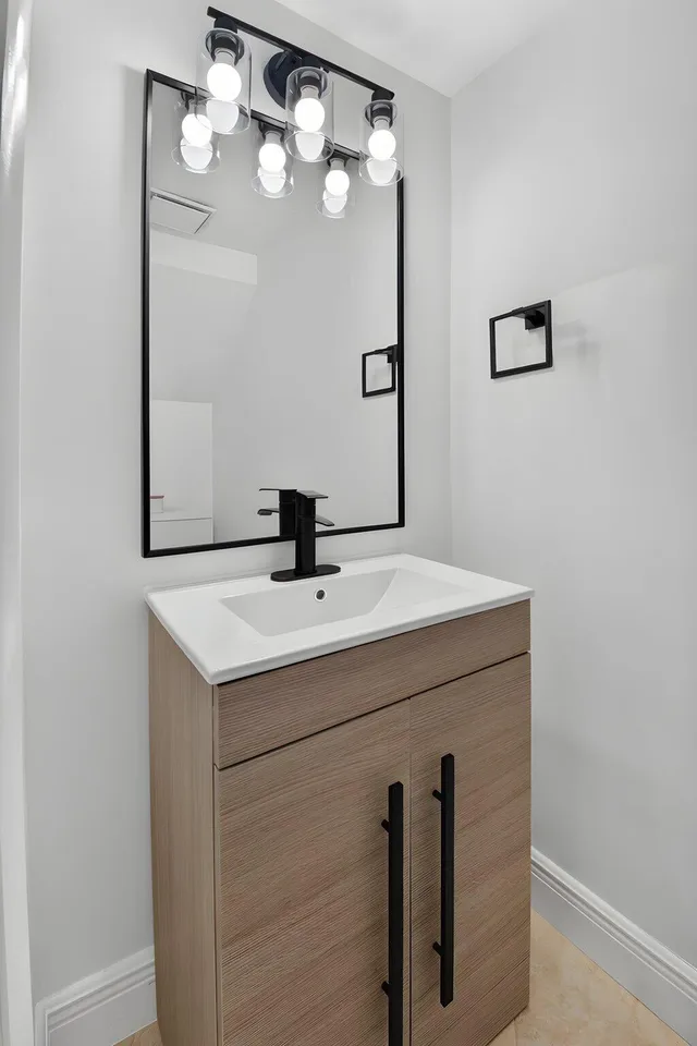 Unit 16 photo 24