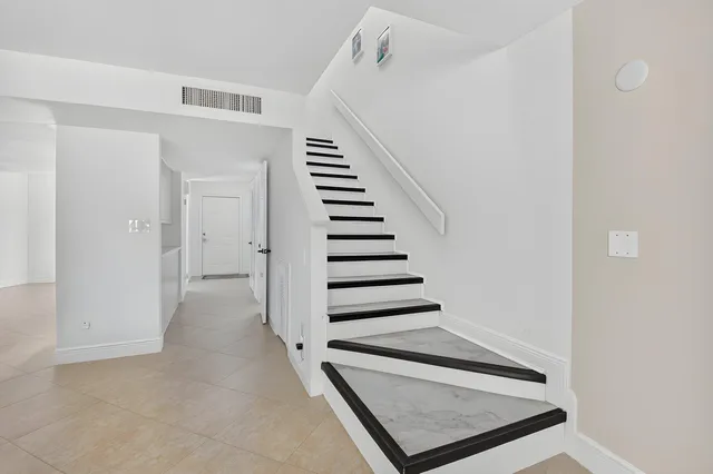 Unit 16 photo 29