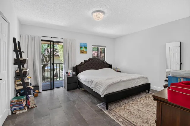 Unit 16 photo 31