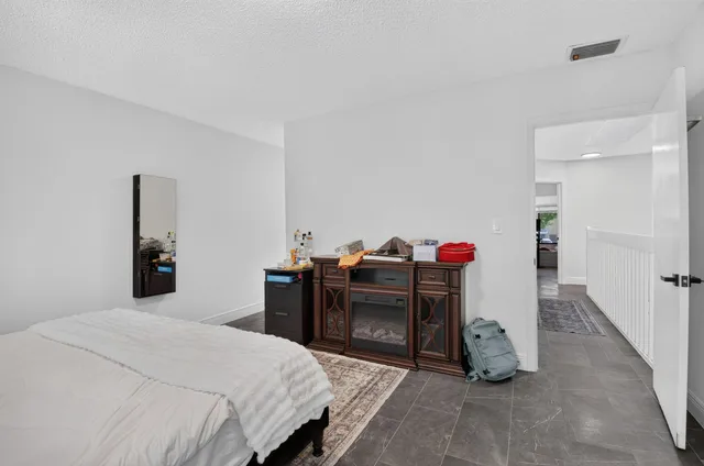Unit 16 photo 35