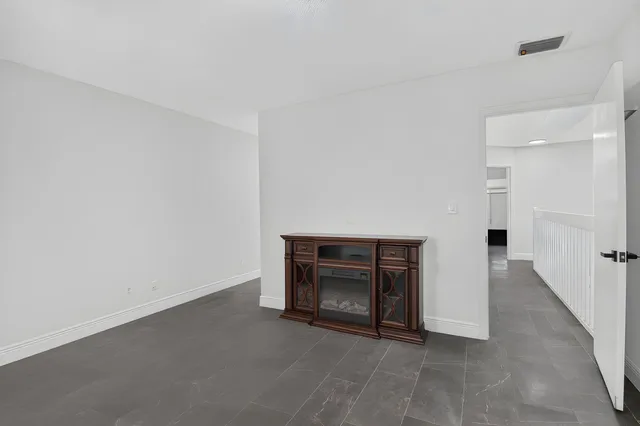 Unit 16 photo 36