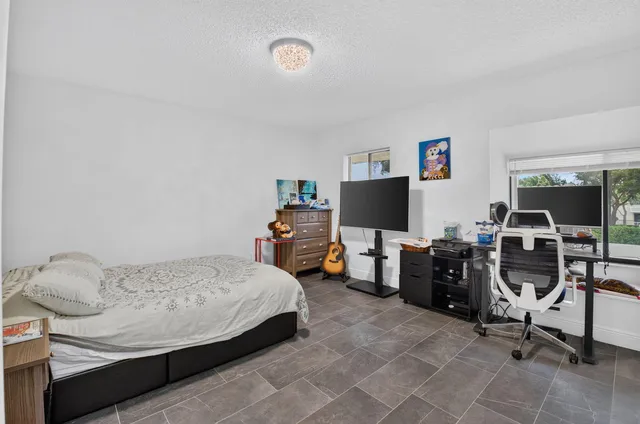 Unit 16 photo 40