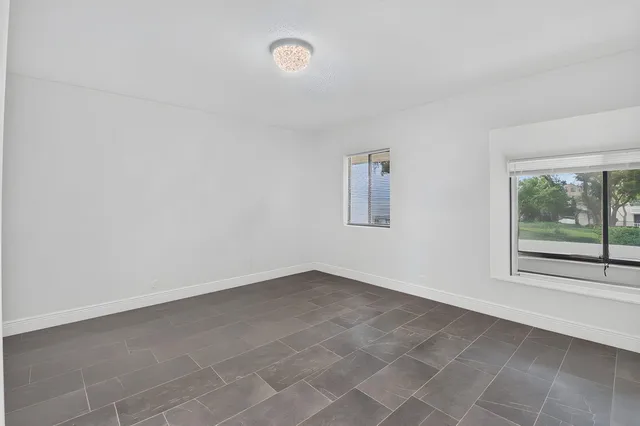 Unit 16 photo 41