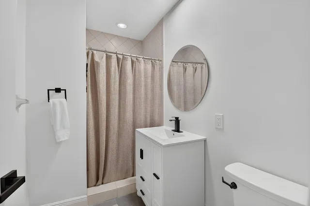 Unit 16 photo 44
