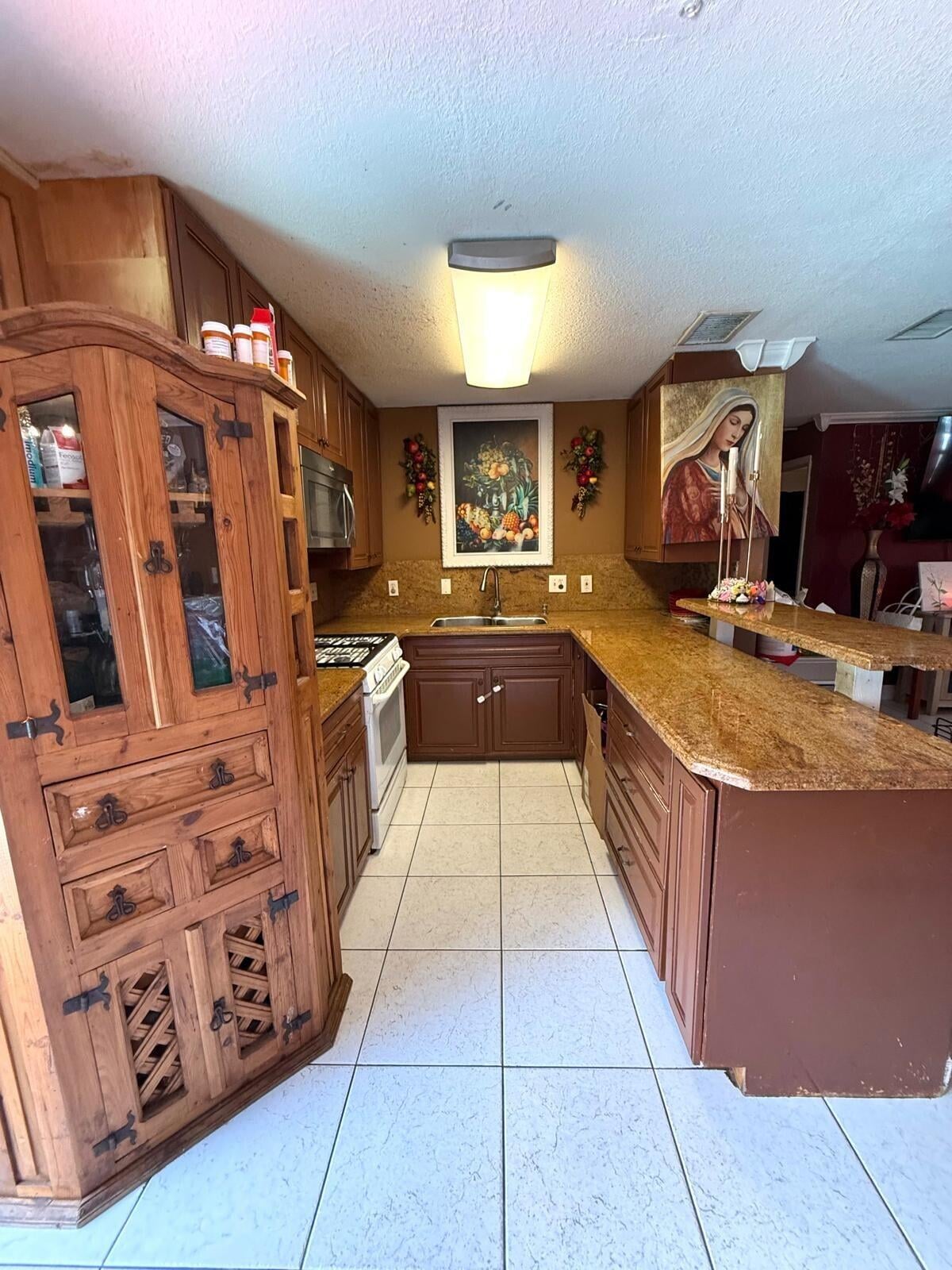 Residence photo 3