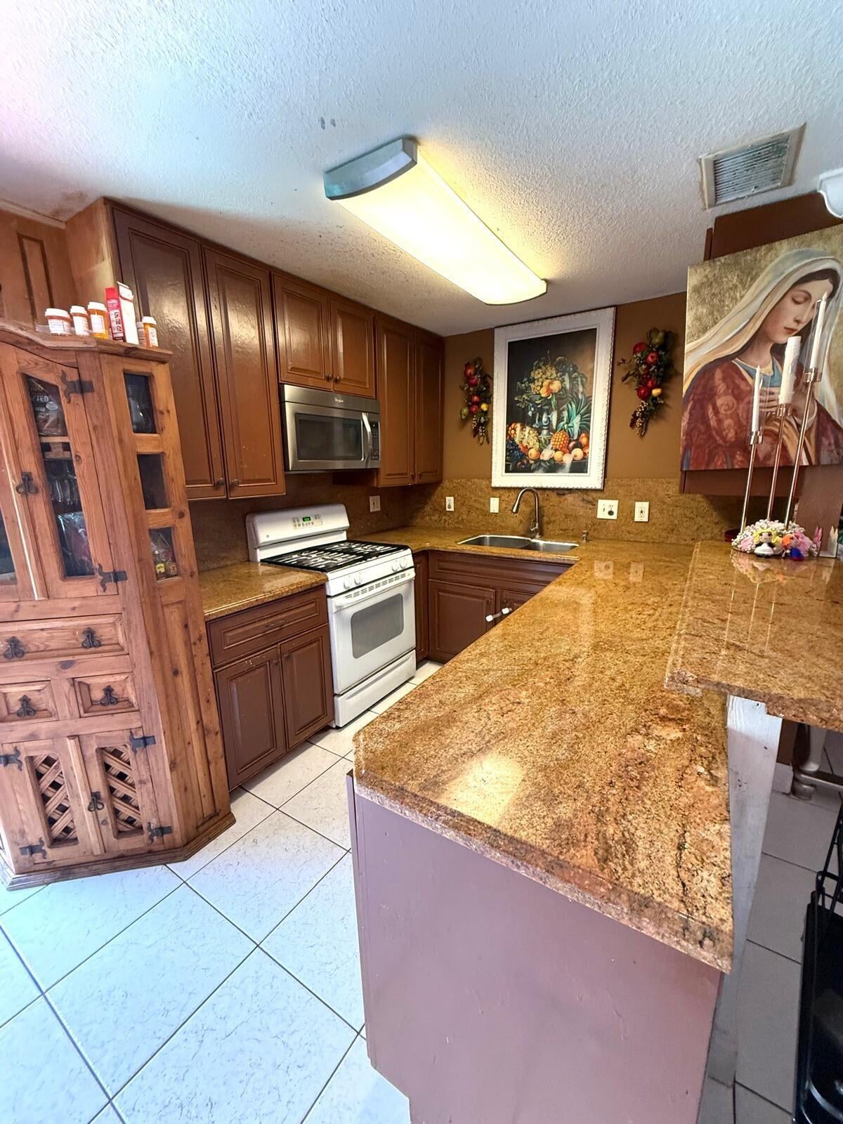 Residence photo 4