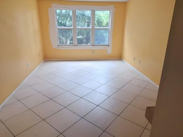  Unit 23 photo 4