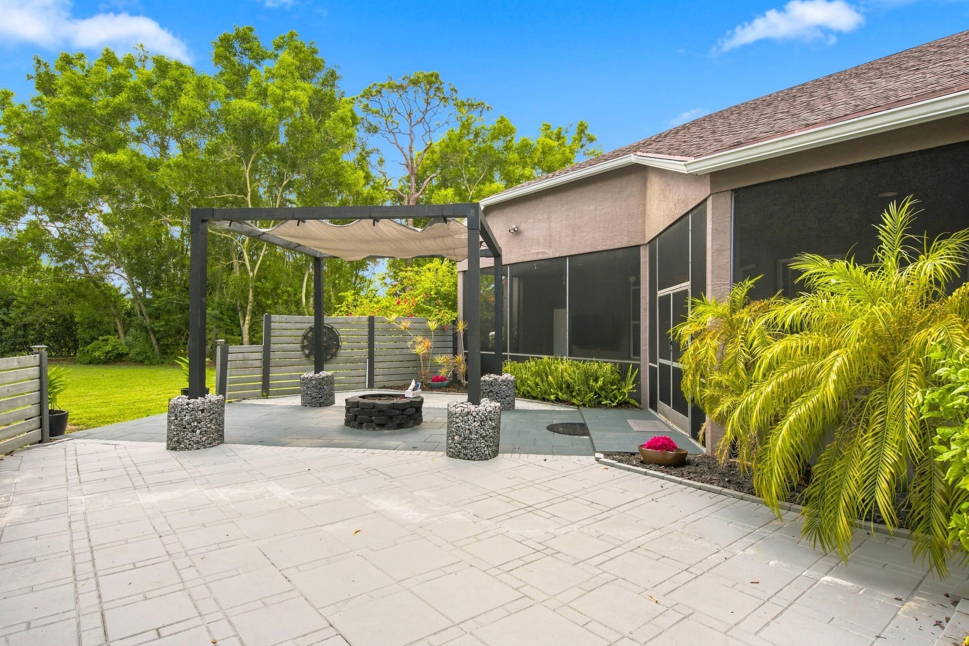  Residence photo 84