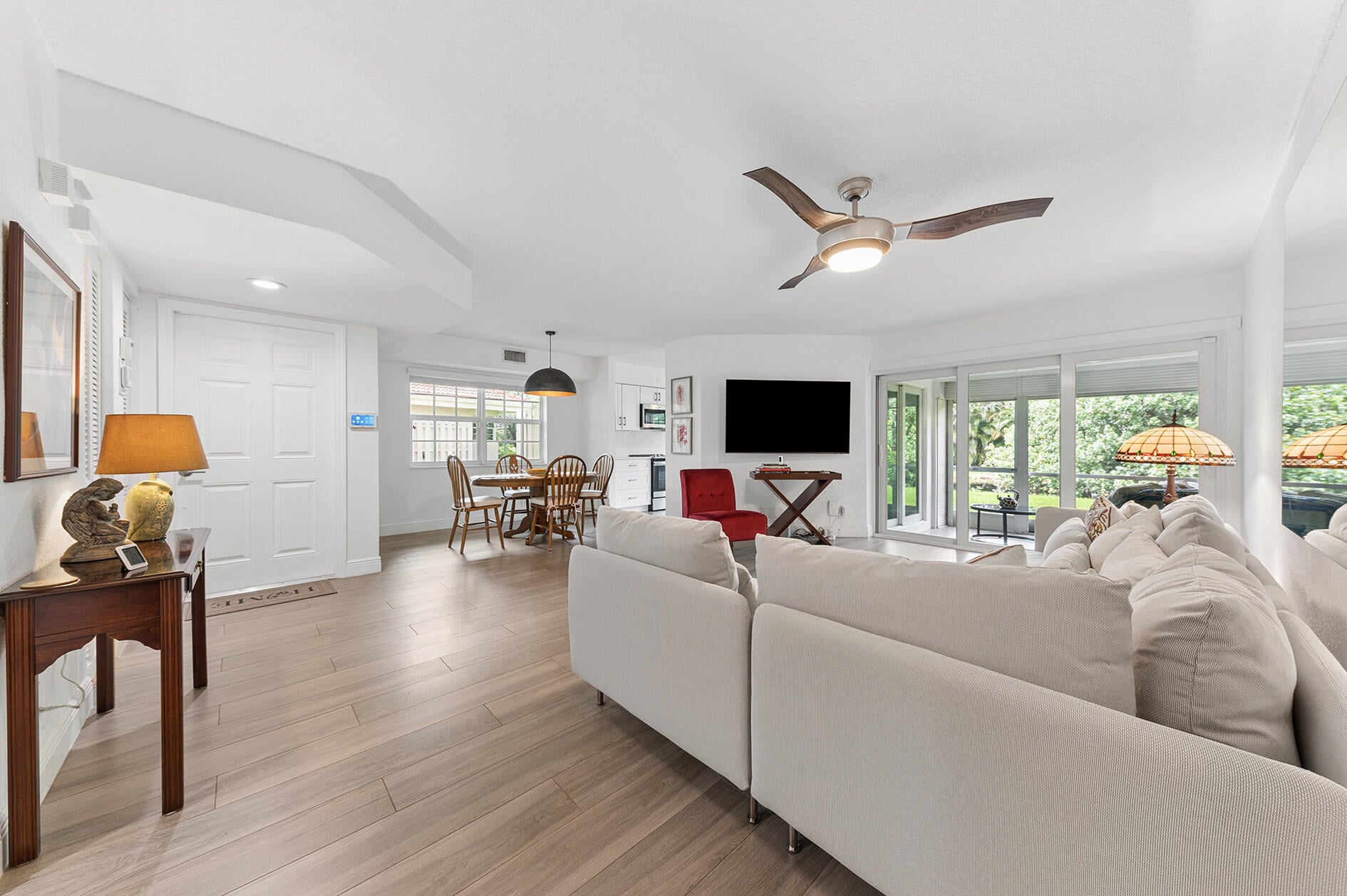  Unit 1801 photo 5