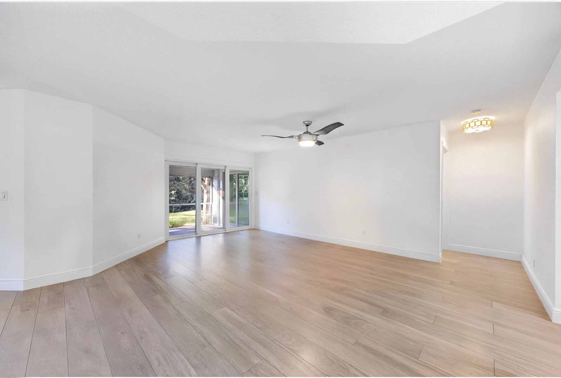 Unit 1801 photo 12