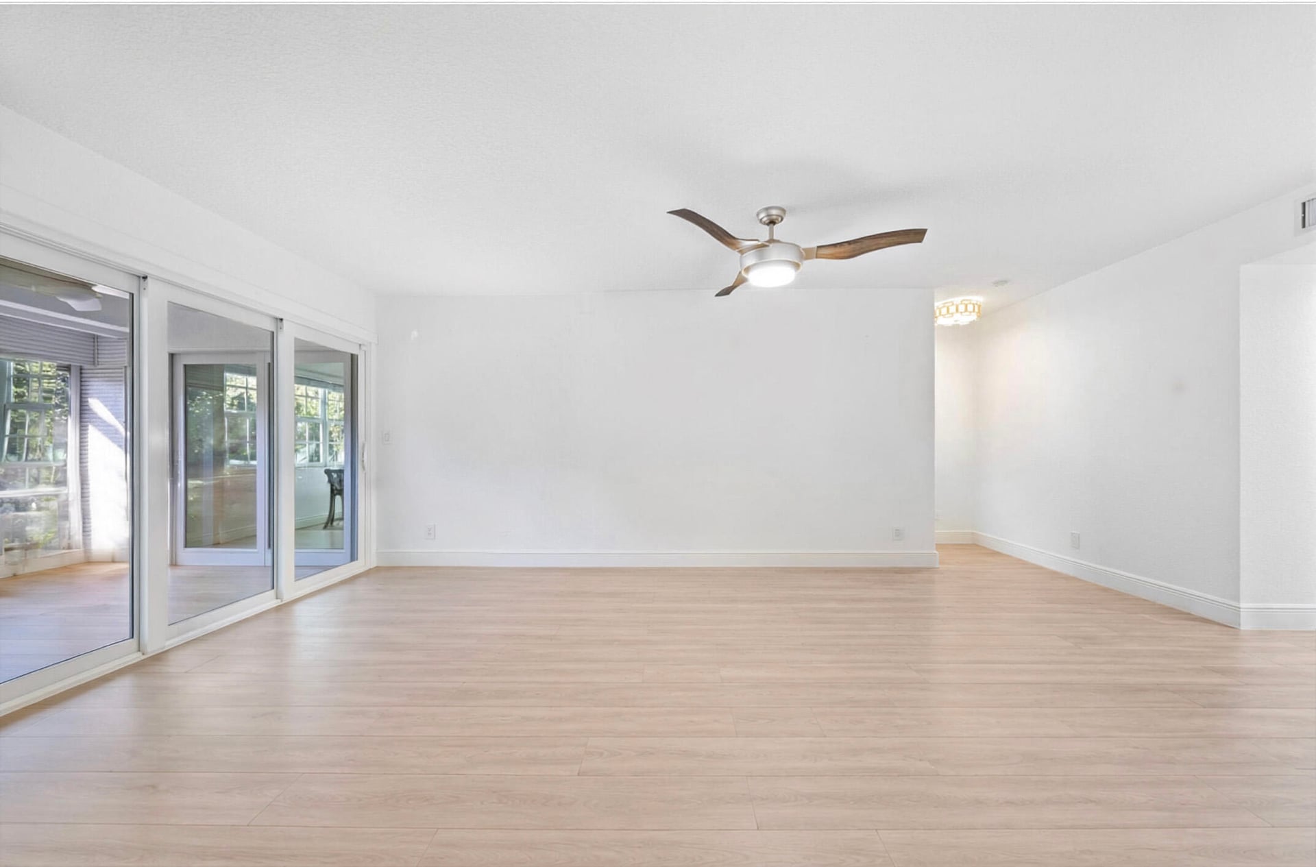  Unit 1801 photo 19