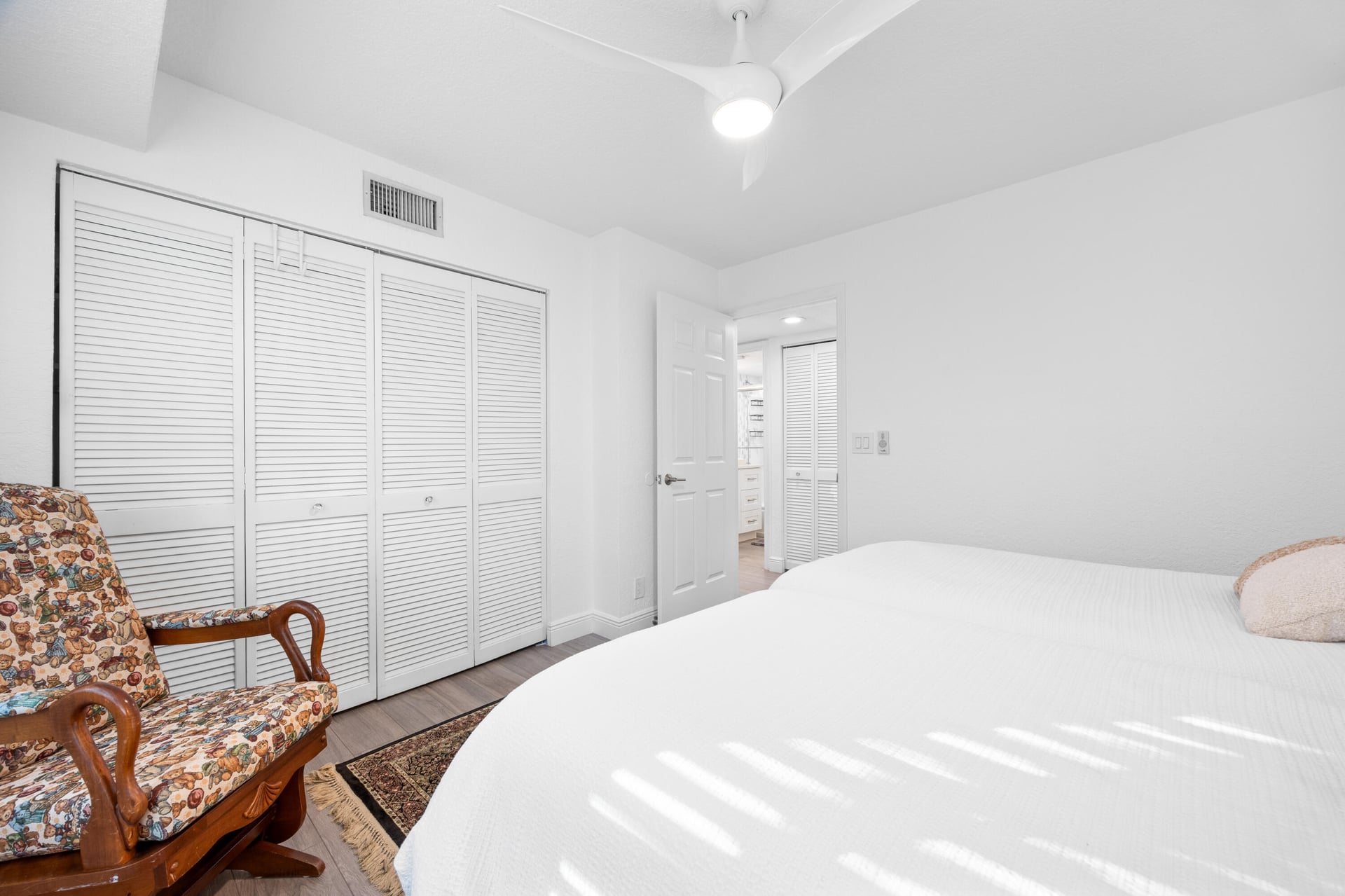  Unit 1801 photo 30