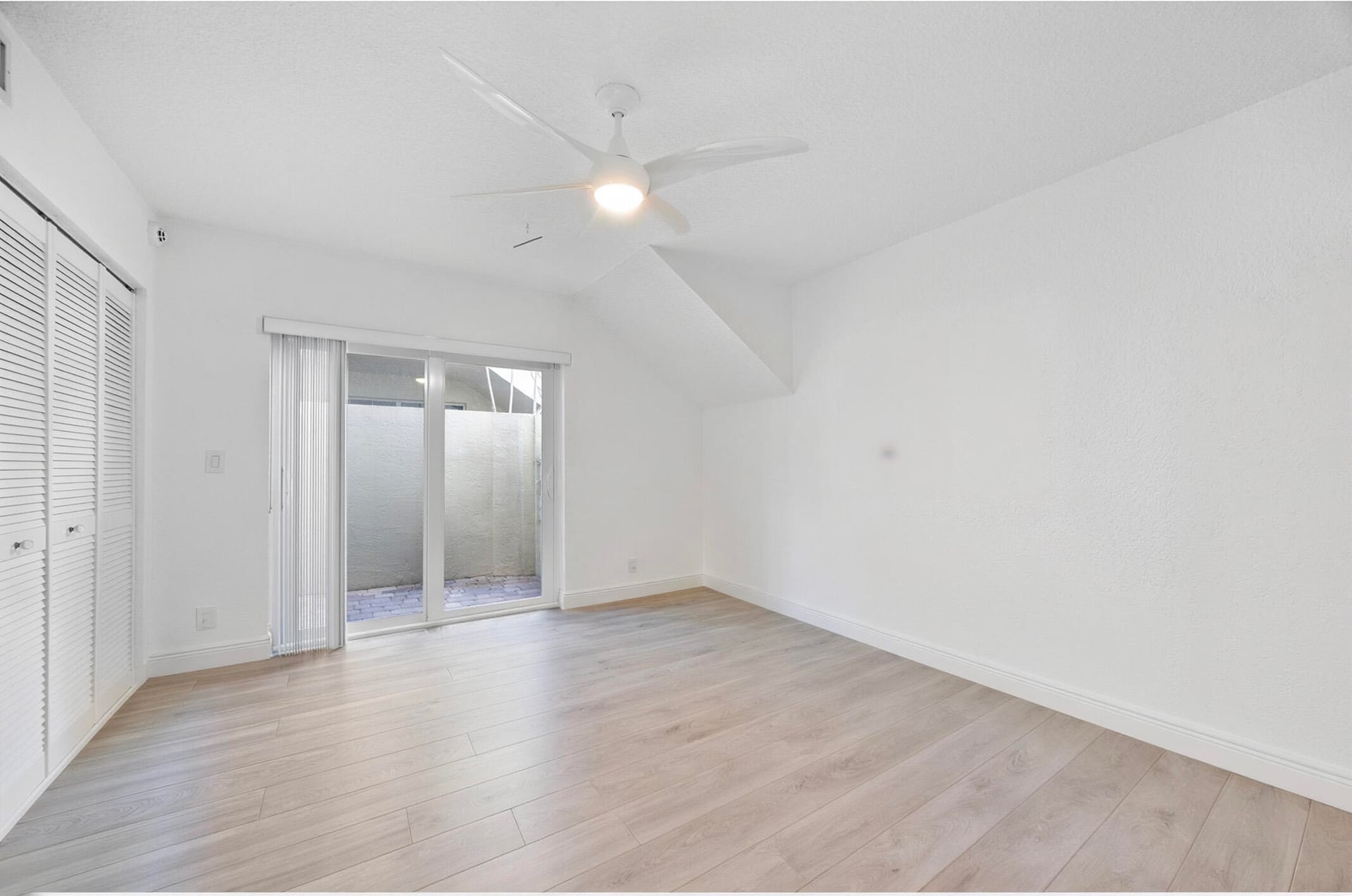  Unit 1801 photo 32