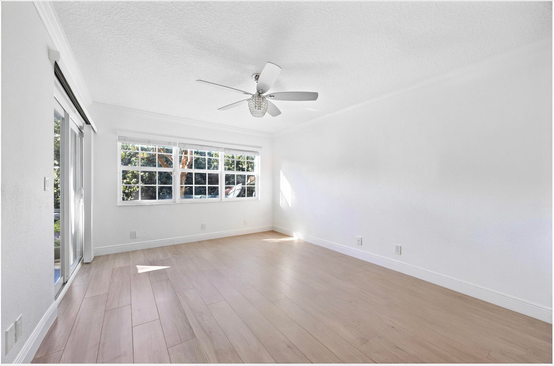  Unit 1801 photo 36
