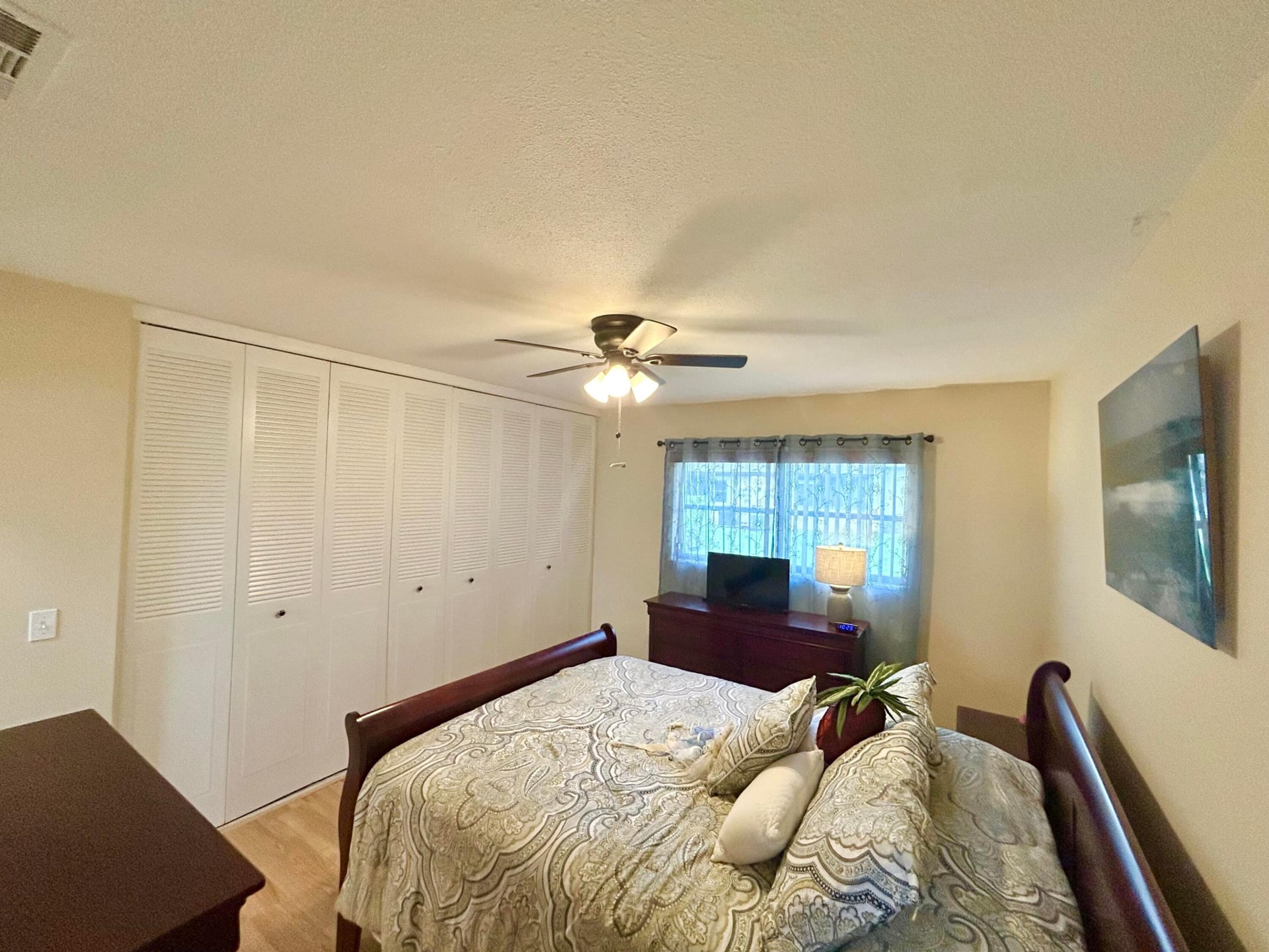 Unit E photo 16
