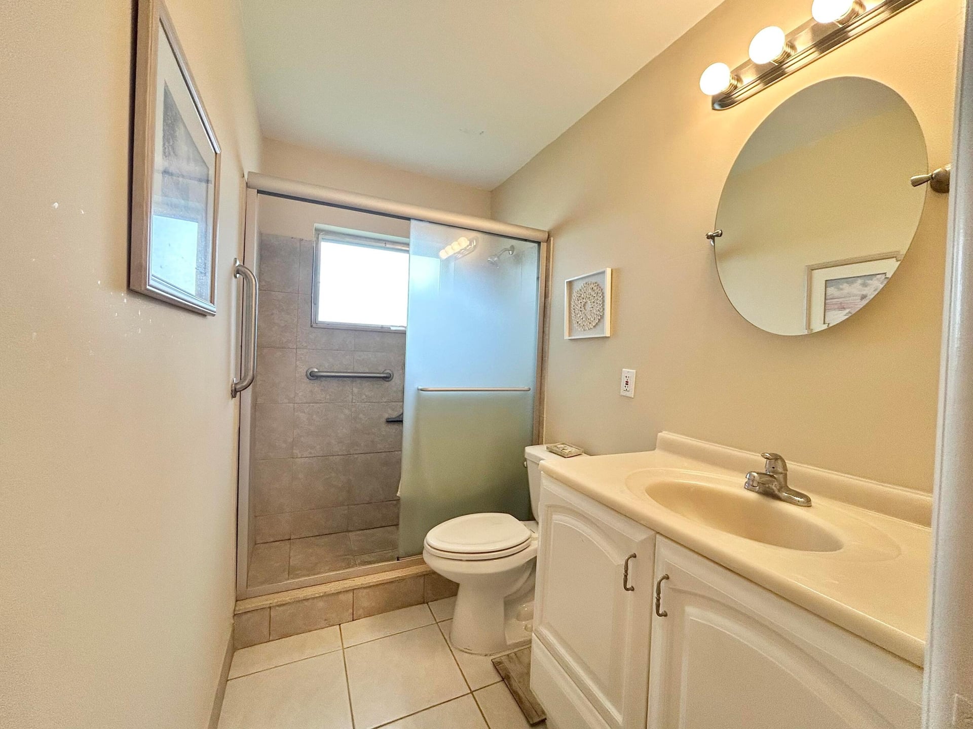 Unit E photo 17