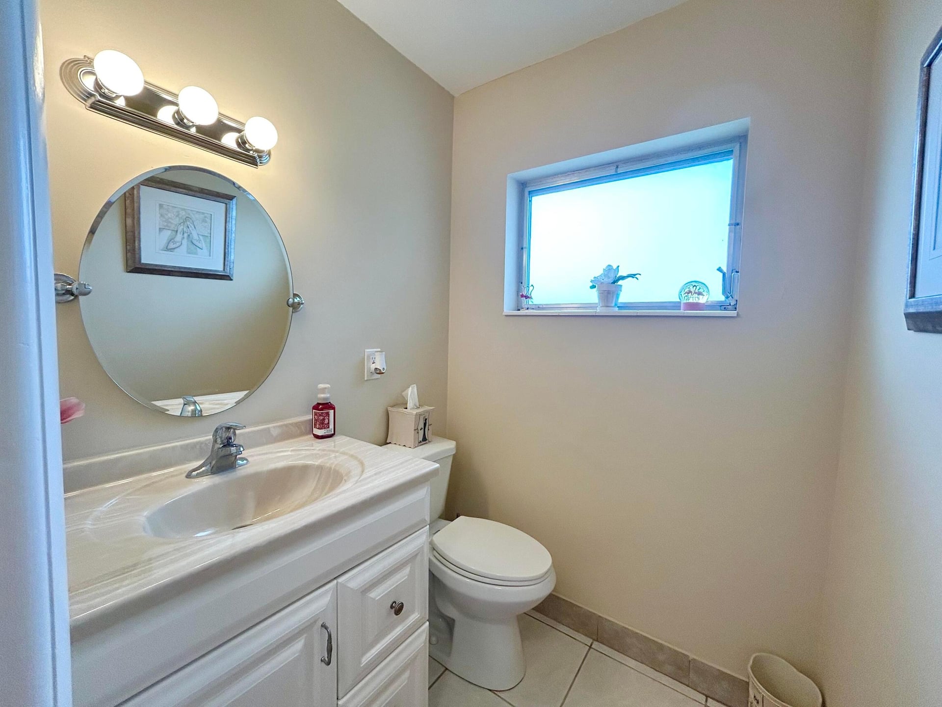 Unit E photo 19