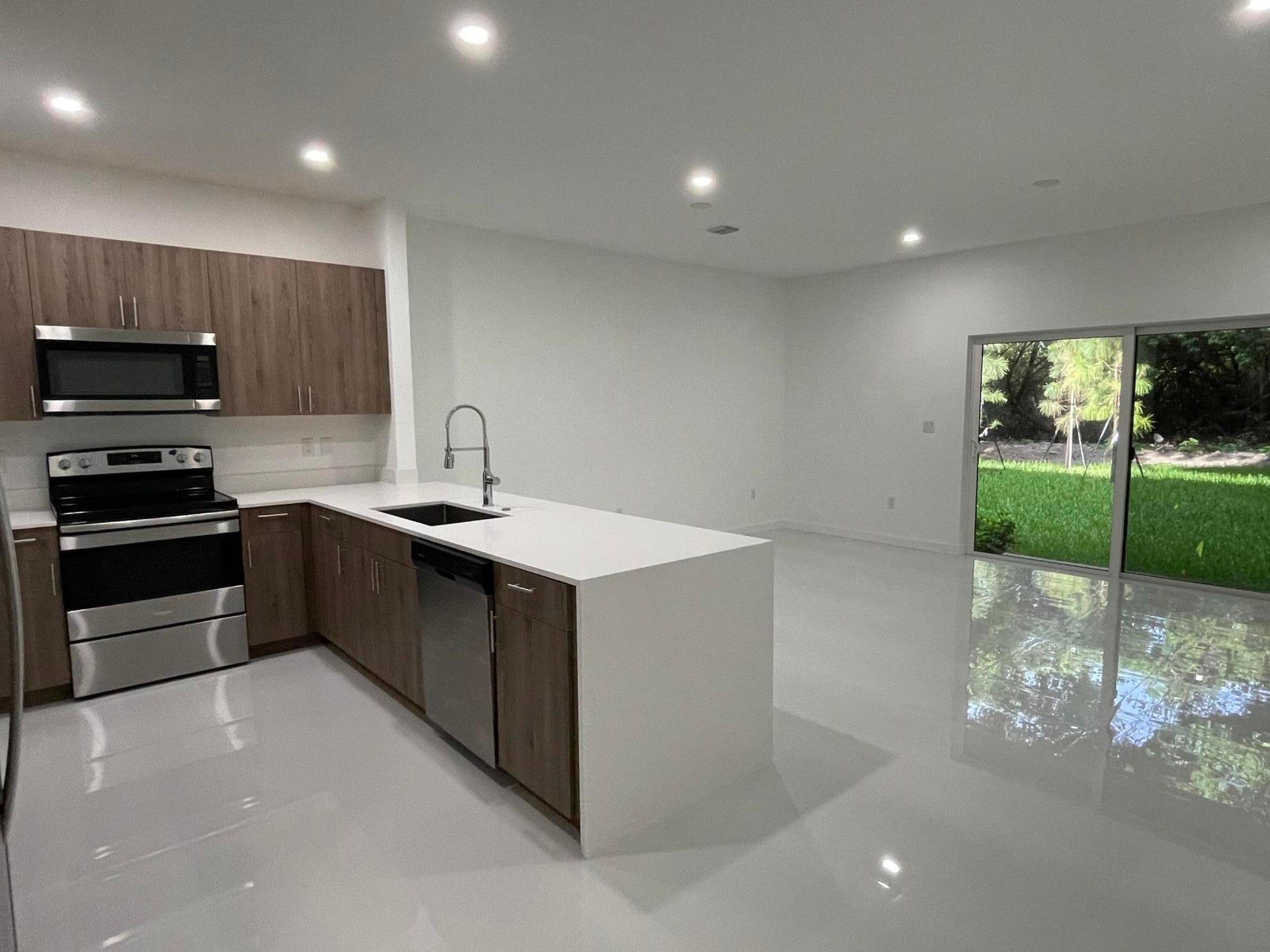 Unit 107 photo 5