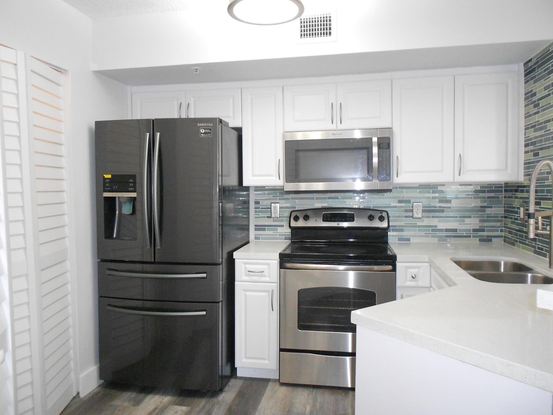 Unit 304 photo 3