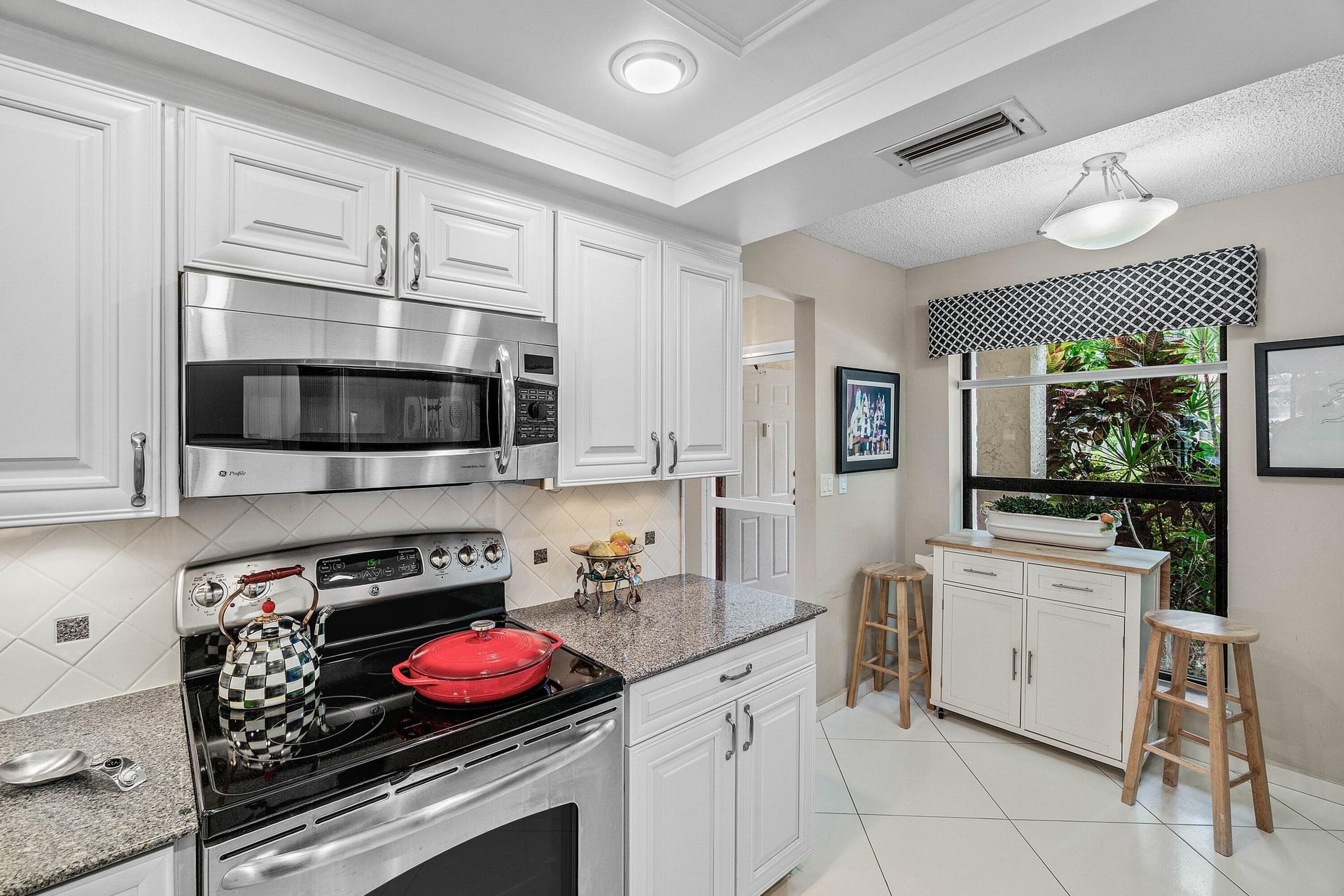 Unit 1014 photo 12