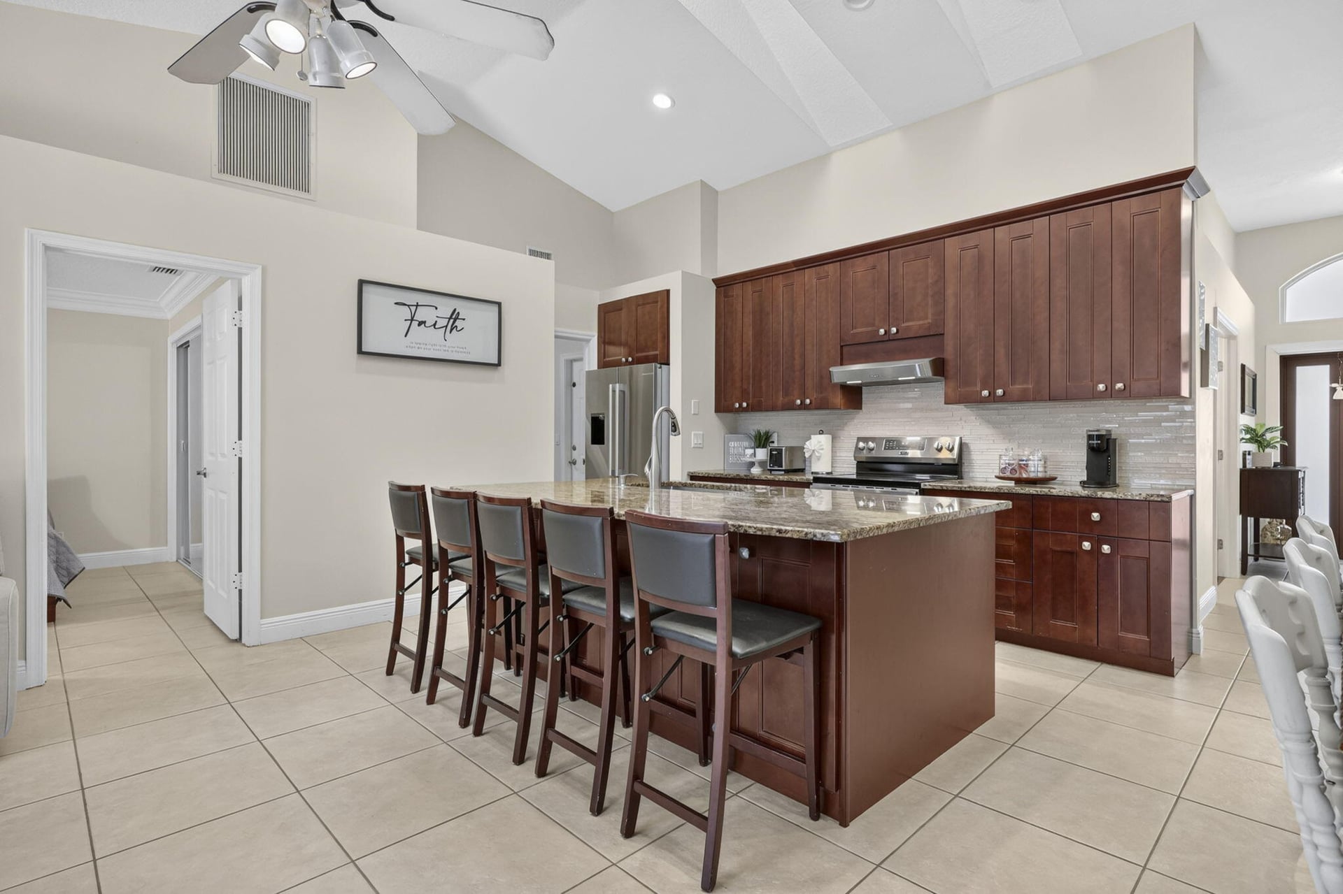 Residence photo 23