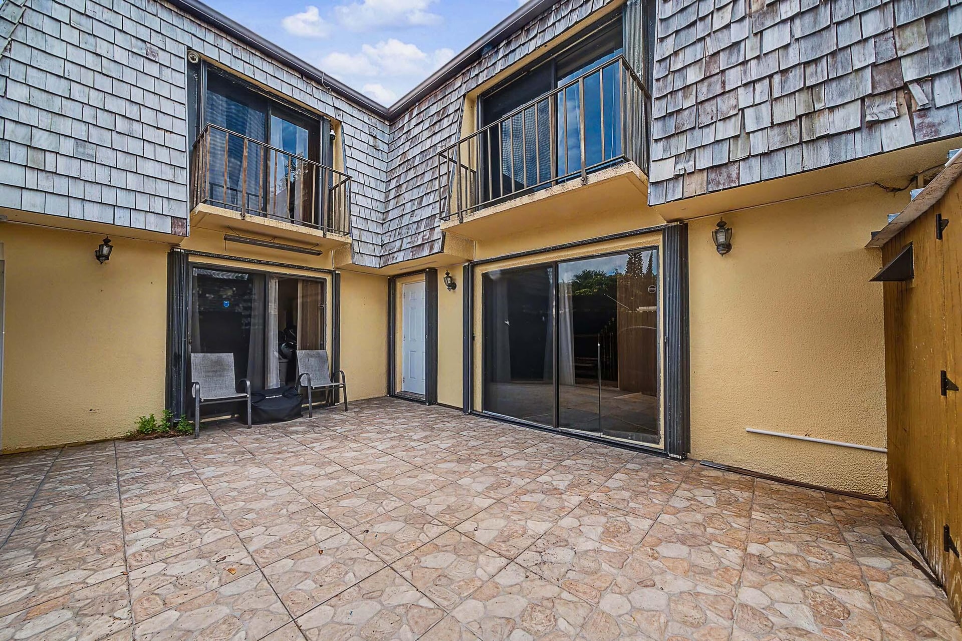 Residence photo 2