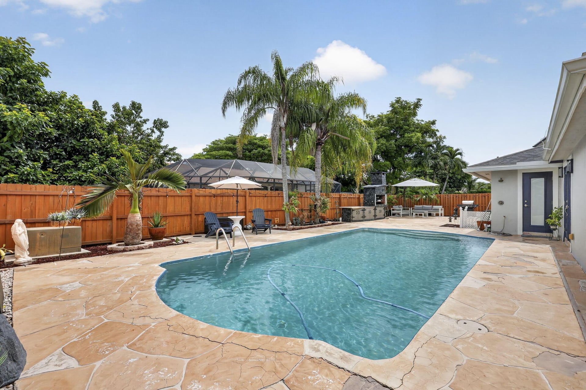 Residence photo 43