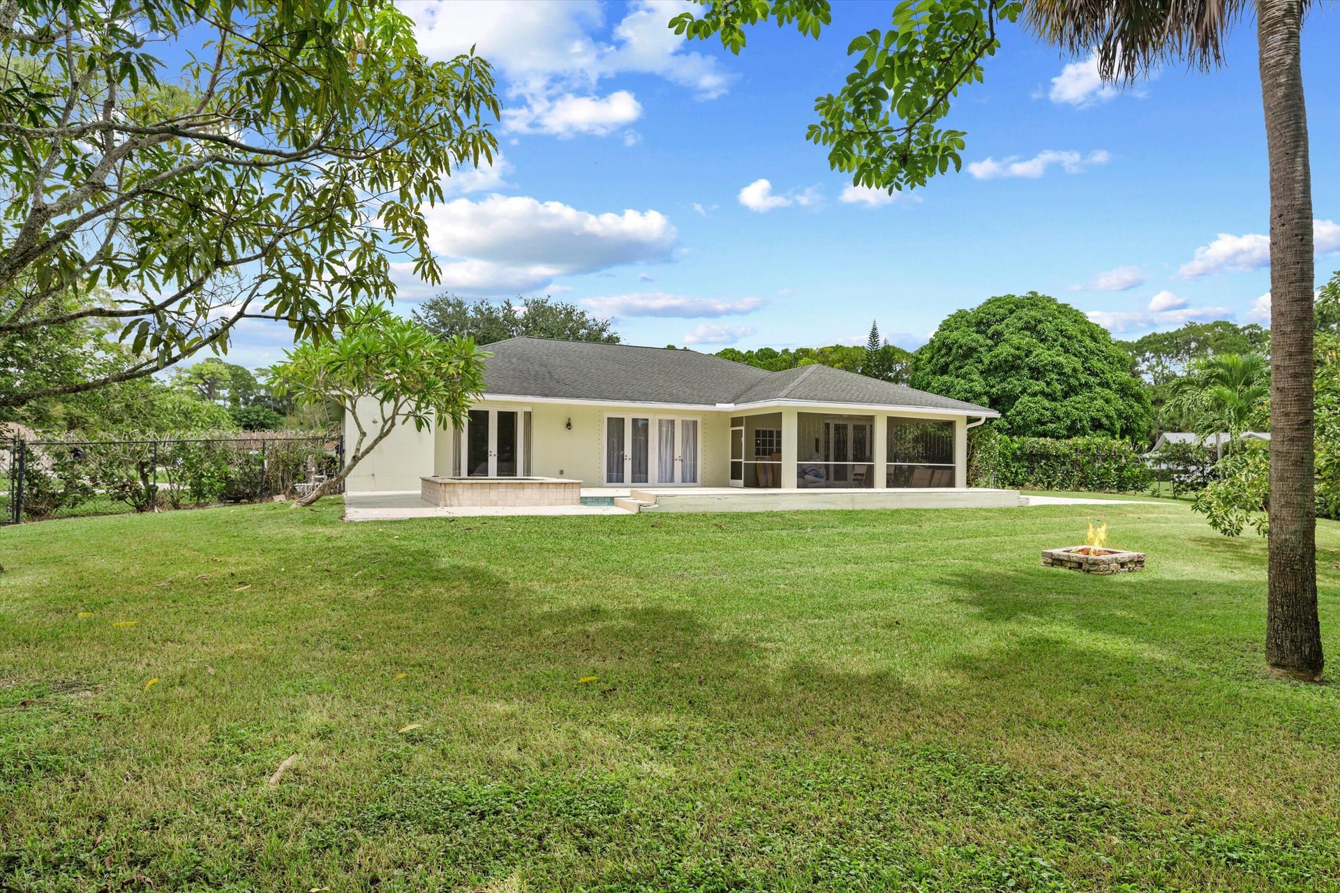 Residence photo 16