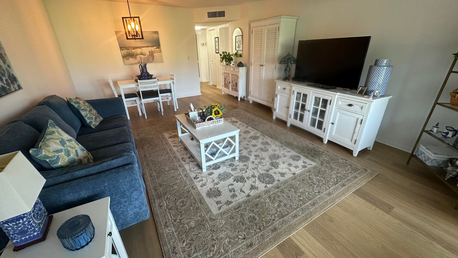 Unit 113 photo 4