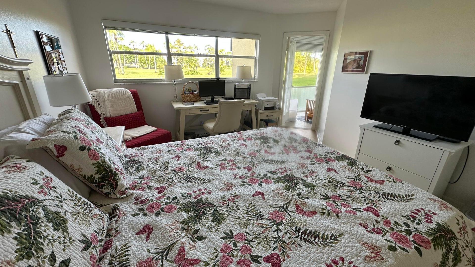Unit 113 photo 11