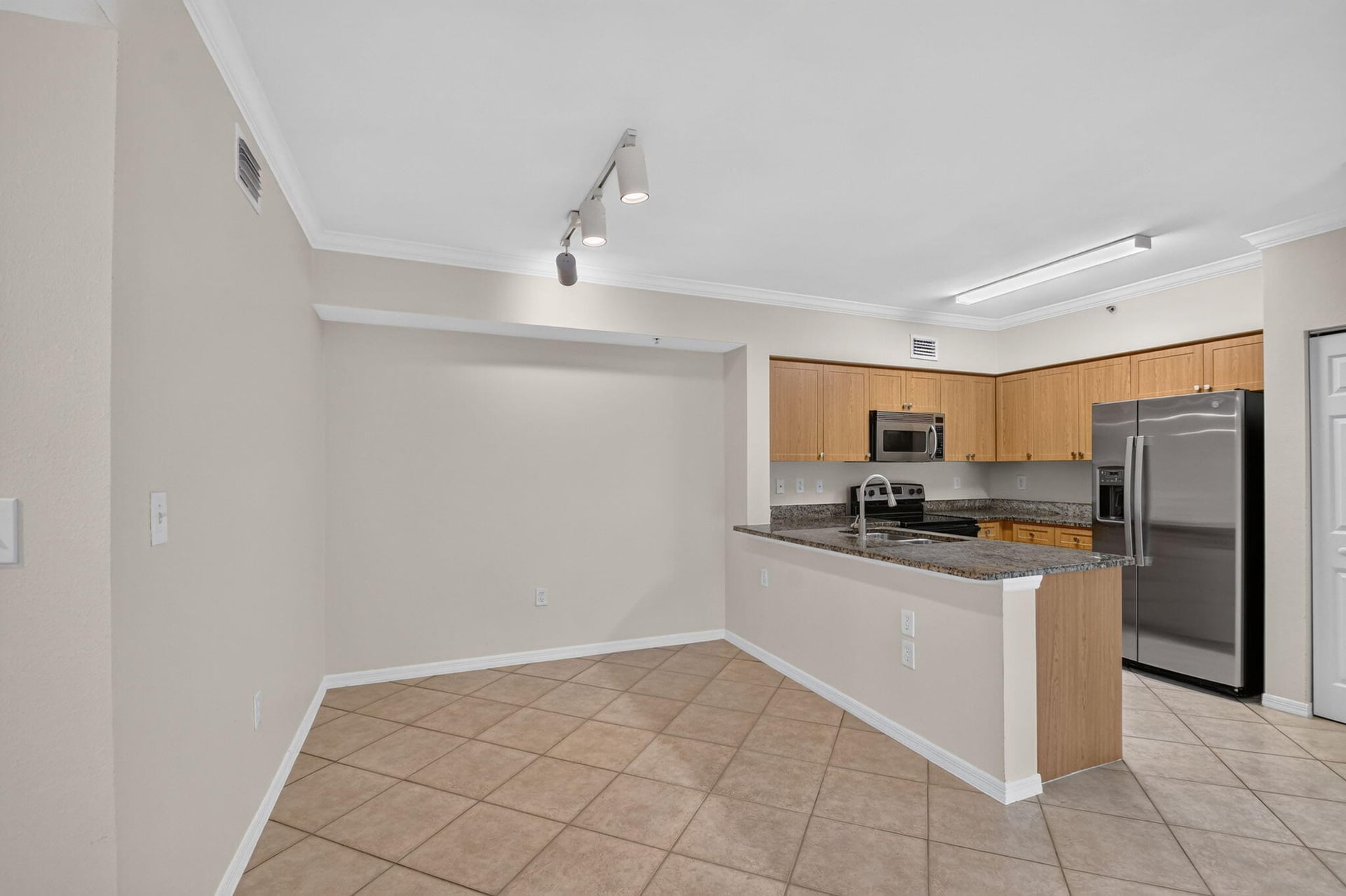 Unit 203 photo 3