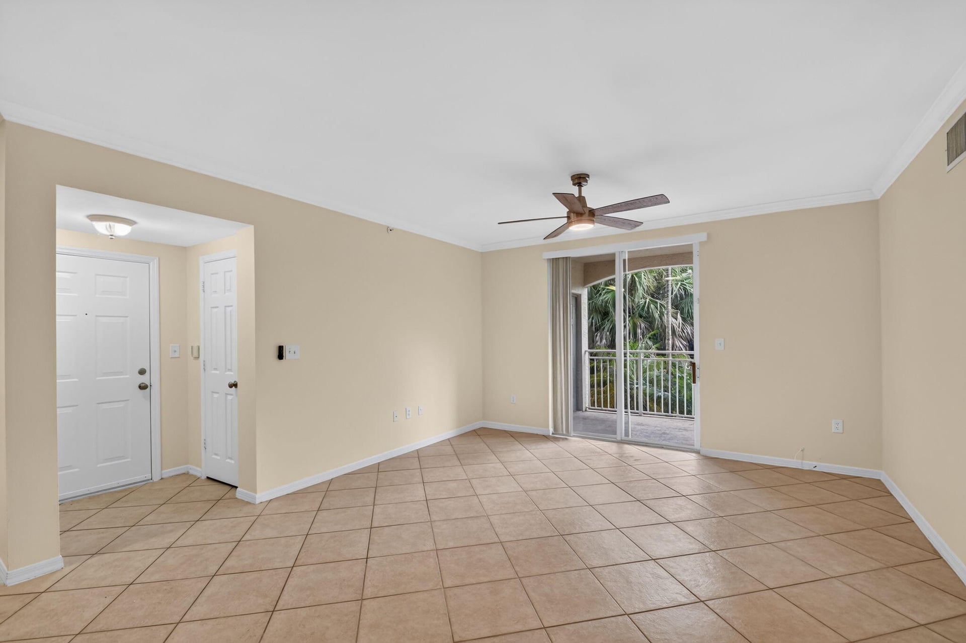 Unit 203 photo 5