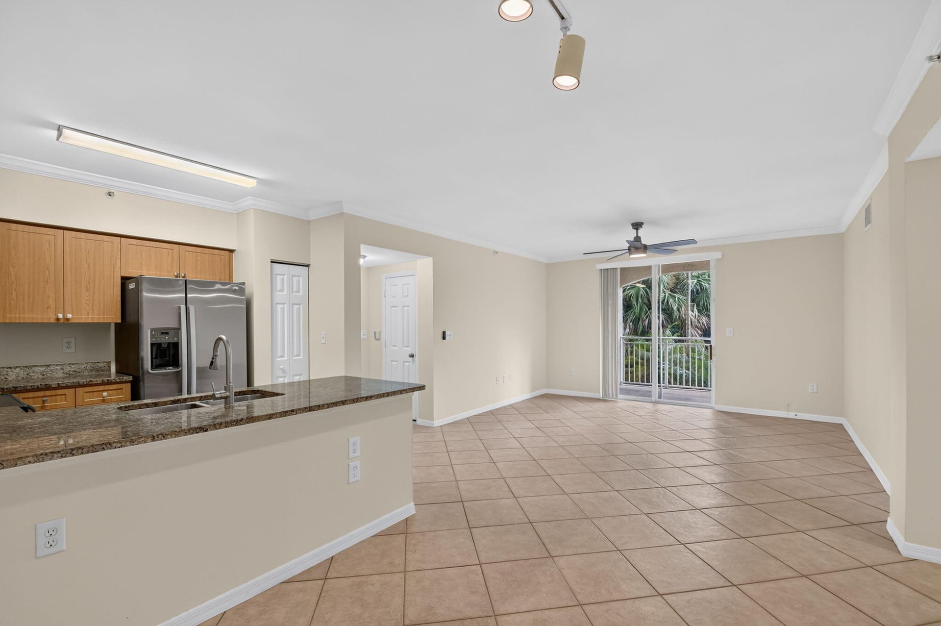 Unit 203 photo 6
