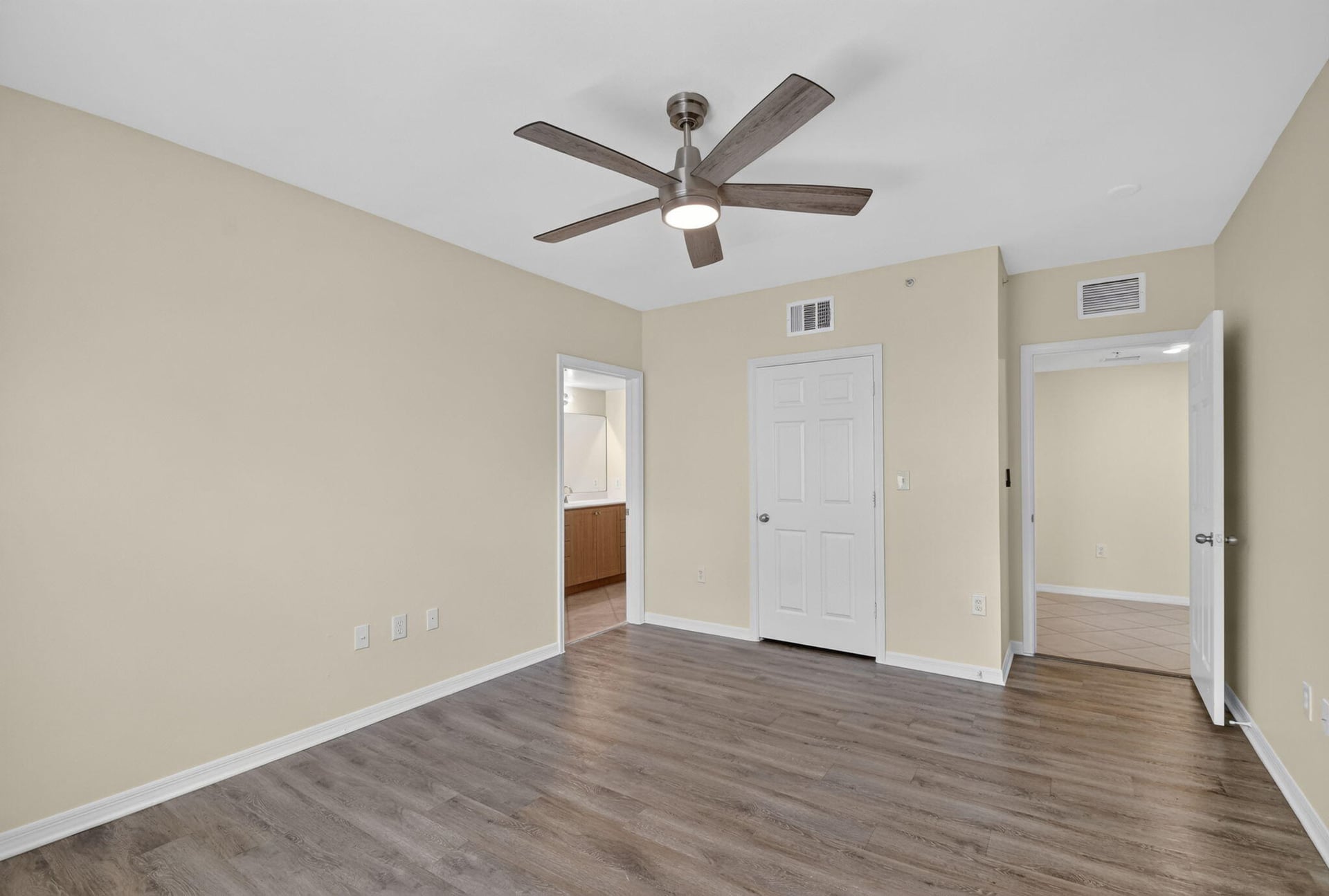 Unit 203 photo 9