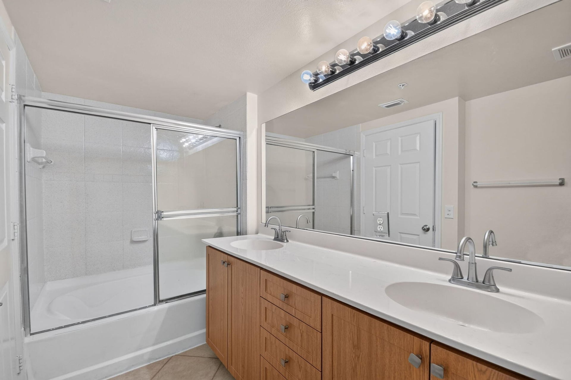 Unit 203 photo 11