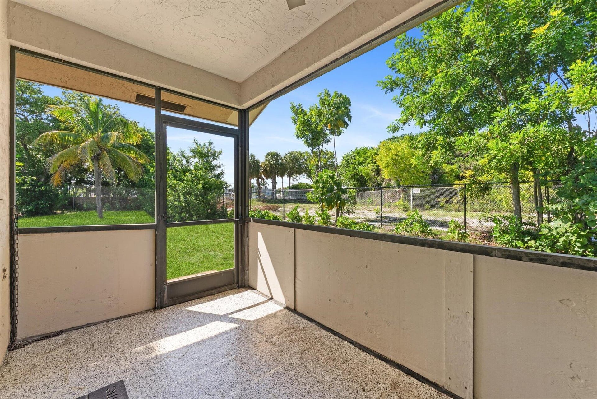  Residence photo 18