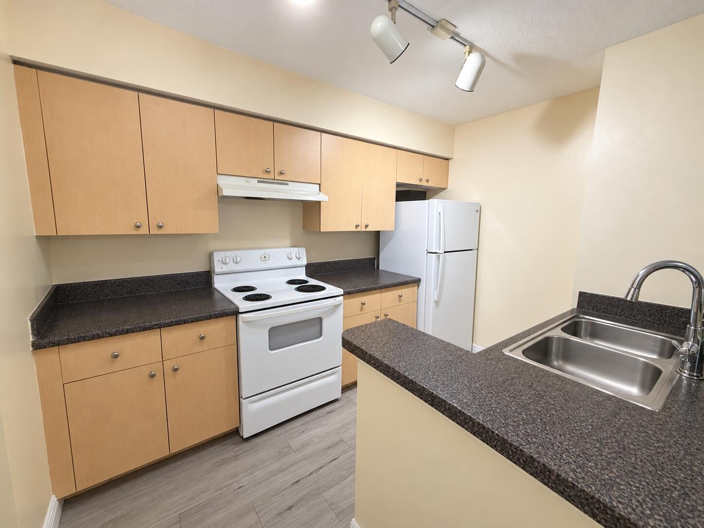 Unit 206 photo 3