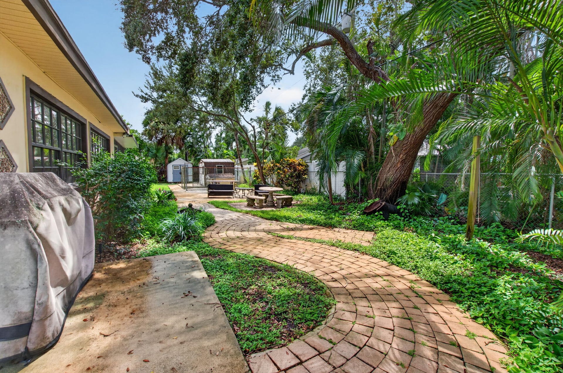 Residence photo 53