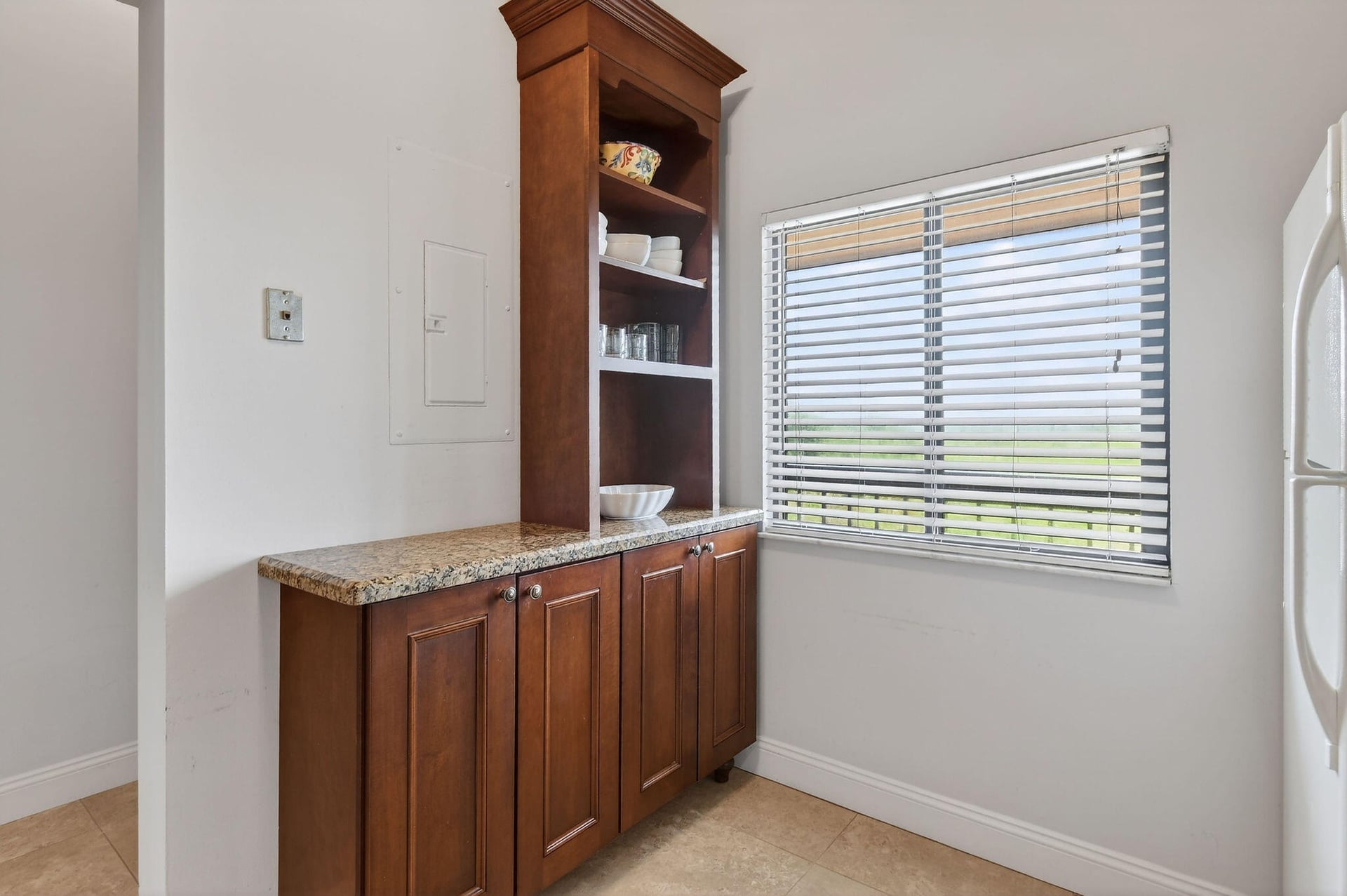 Unit 504 photo 17