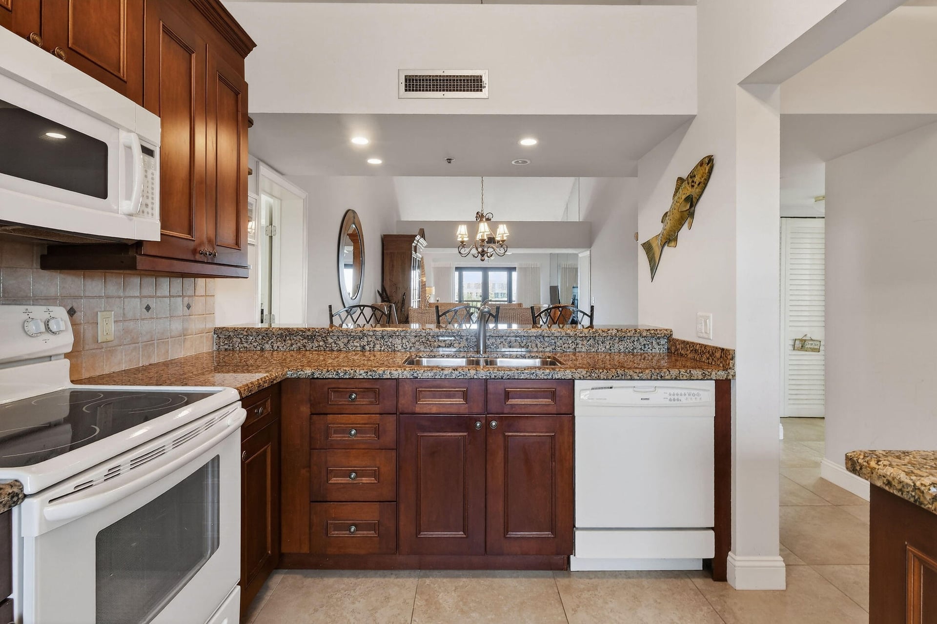 Unit 504 photo 18