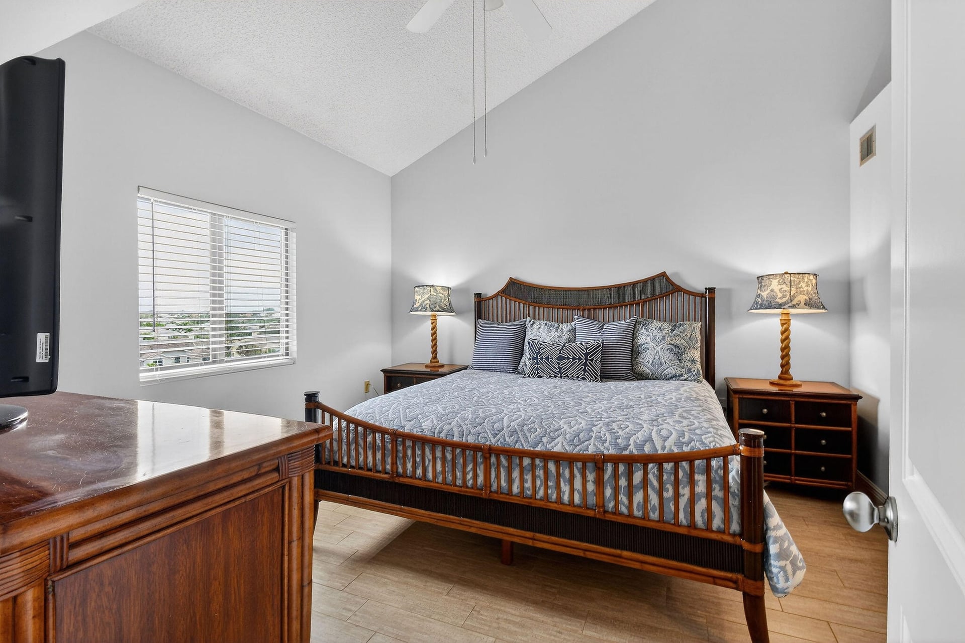 Unit 504 photo 21