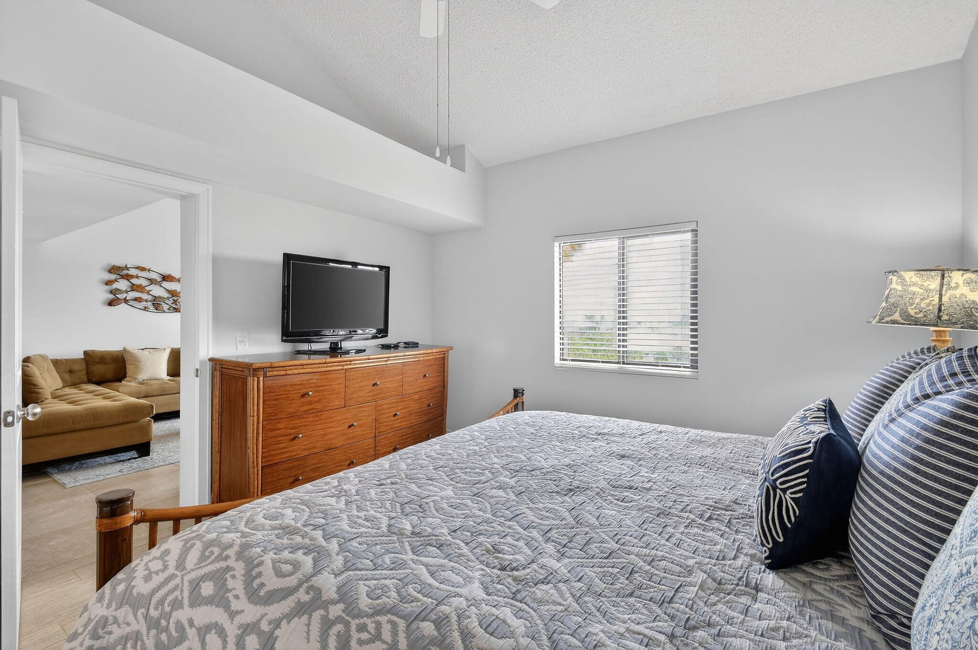 Unit 504 photo 23