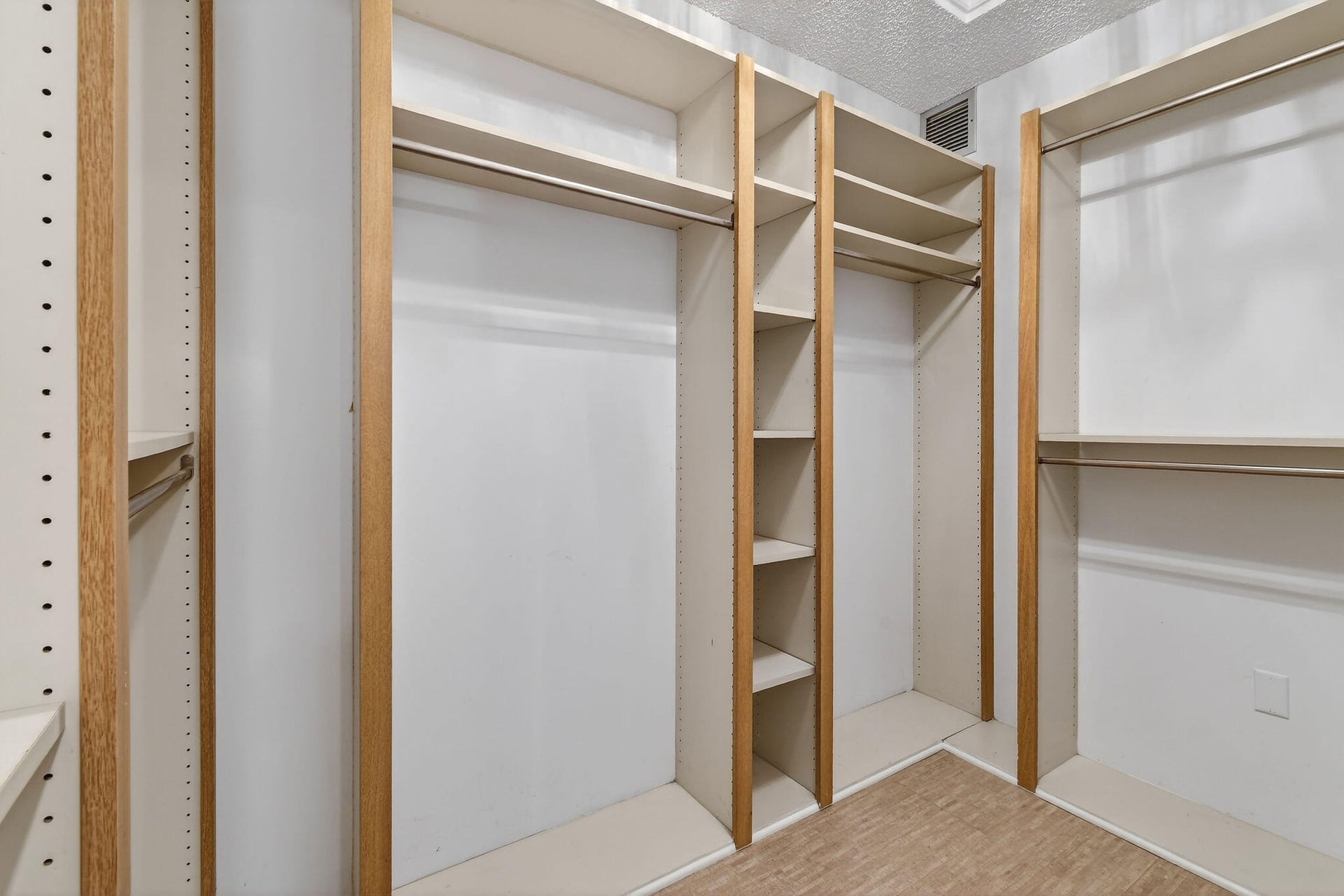 Unit 504 photo 33