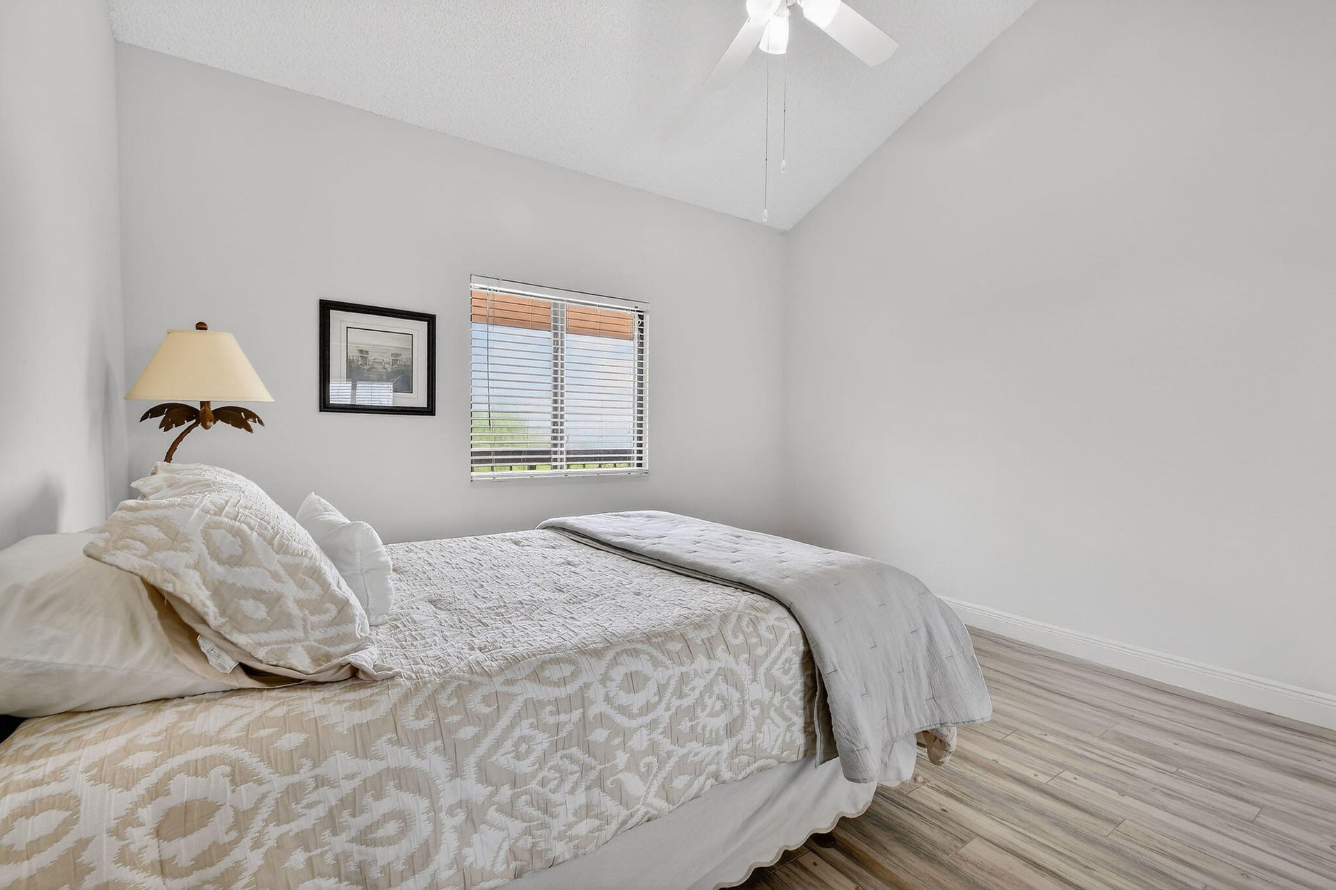 Unit 504 photo 36