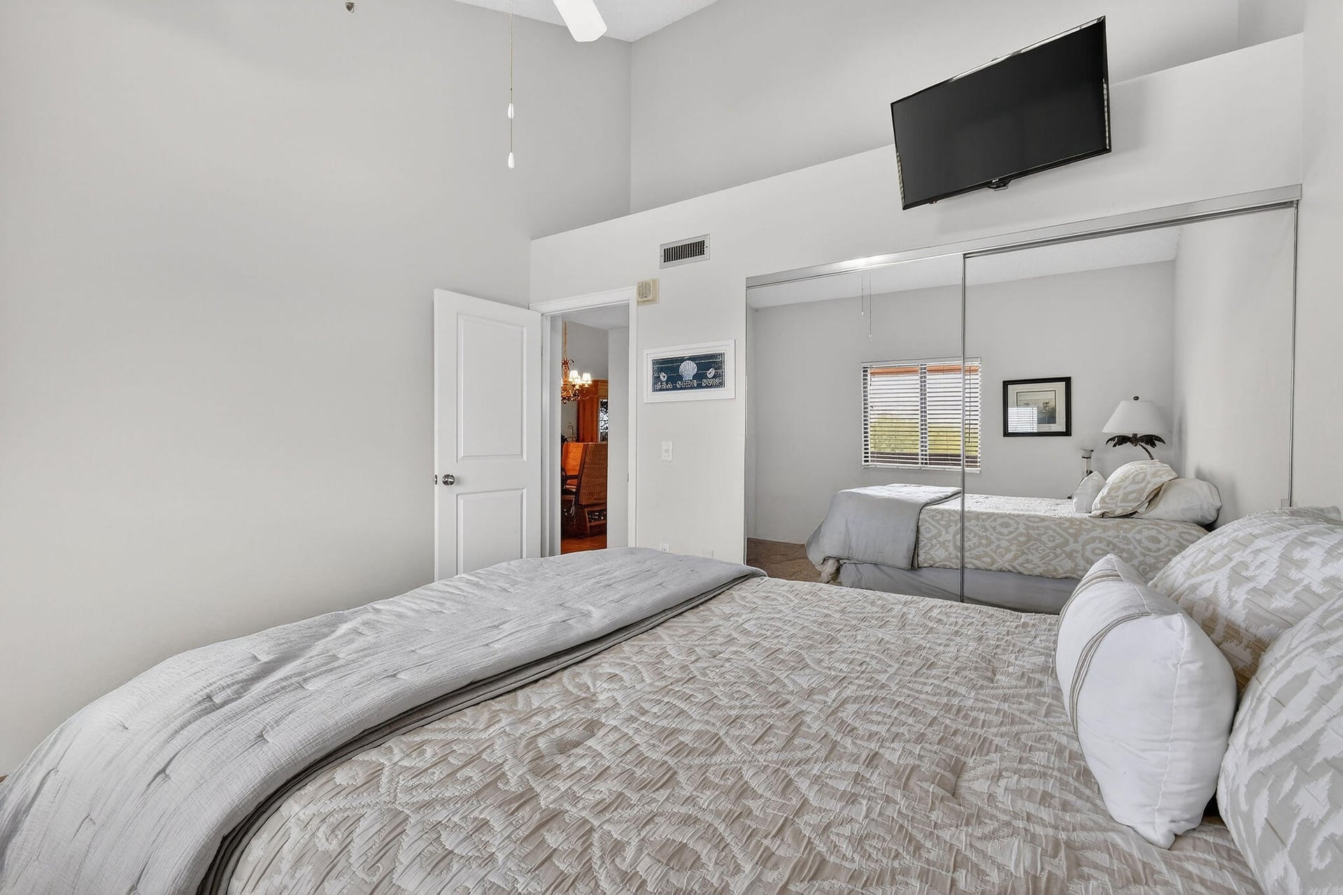 Unit 504 photo 37