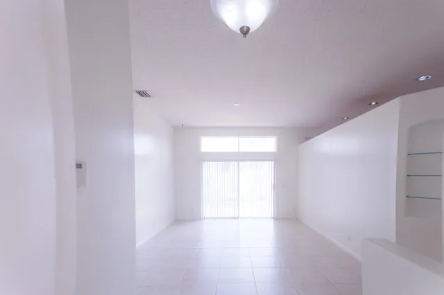 Residence photo 3